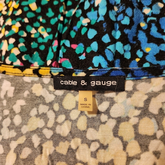 Cable & Gauge Twist V-neck Blouse - Picture 3 of 3